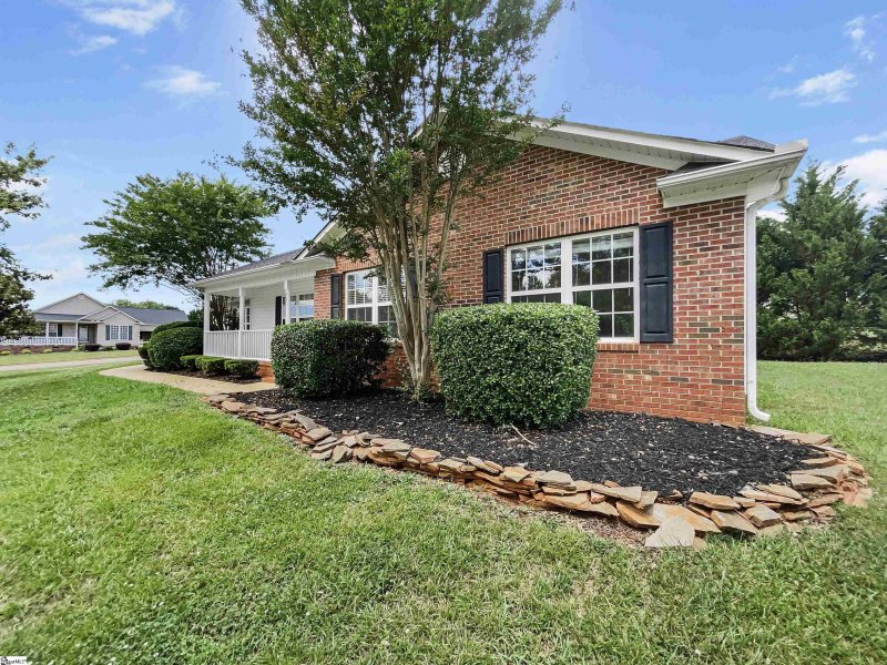 Property image 2 at 205 Twin Falls Drive, Simpsonville, SC 29680
