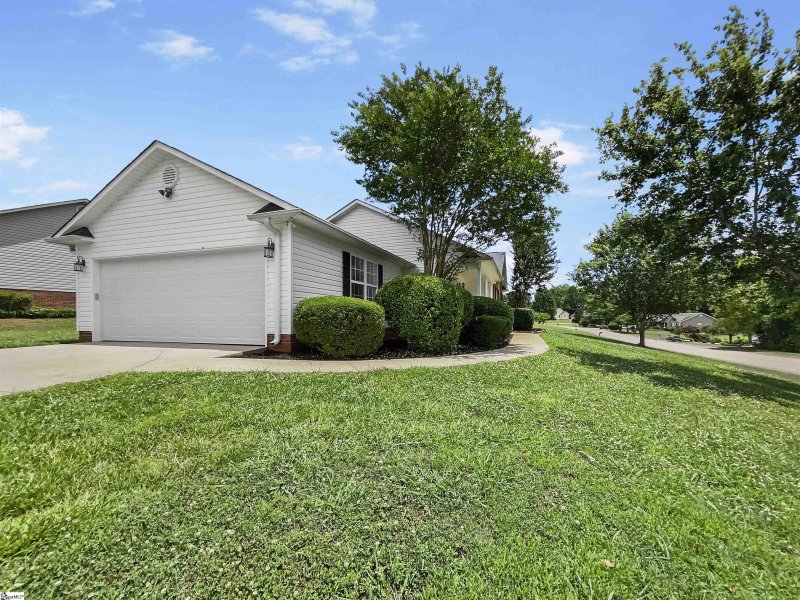 Property image 4 at 205 Twin Falls Drive, Simpsonville, SC 29680