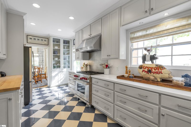 Property image 3 at 715 Springdale Drive, Spartanburg, SC 29302