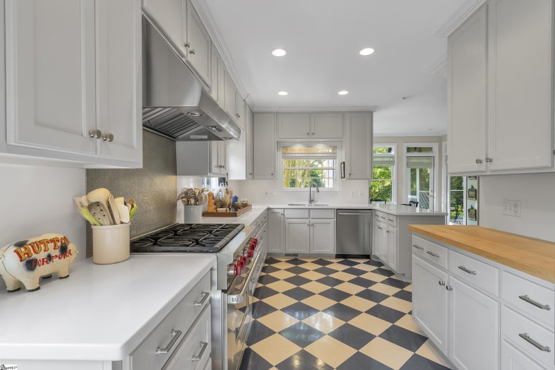 Property image 4 at 715 Springdale Drive, Spartanburg, SC 29302