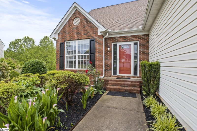 Property image 2 at 8 Coulter Court, Greer, SC 29650