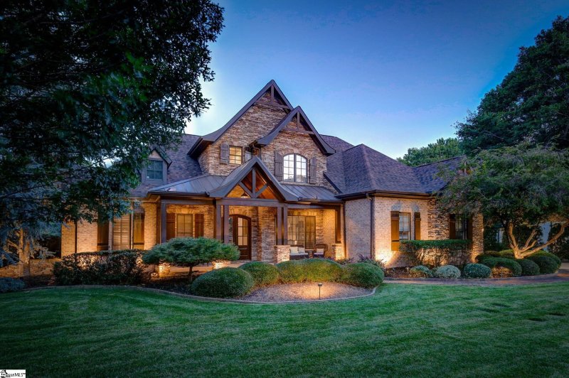 Property image 3 at 105 Powers Garden Road, Simpsonville, SC 29681