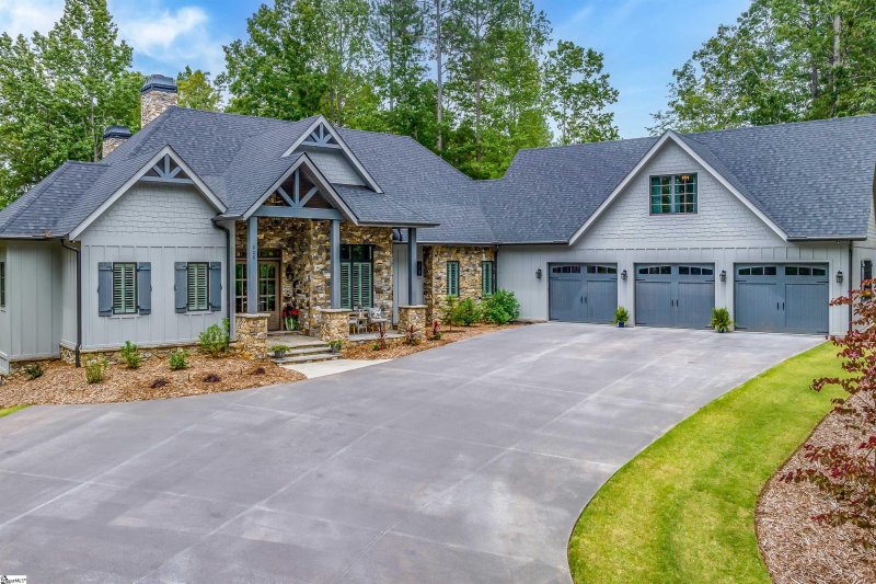 325 Long Cove Trail