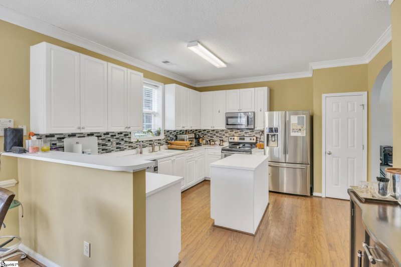 Property image 4 at 10 Cobb Hall Court, Greenville, SC 29607