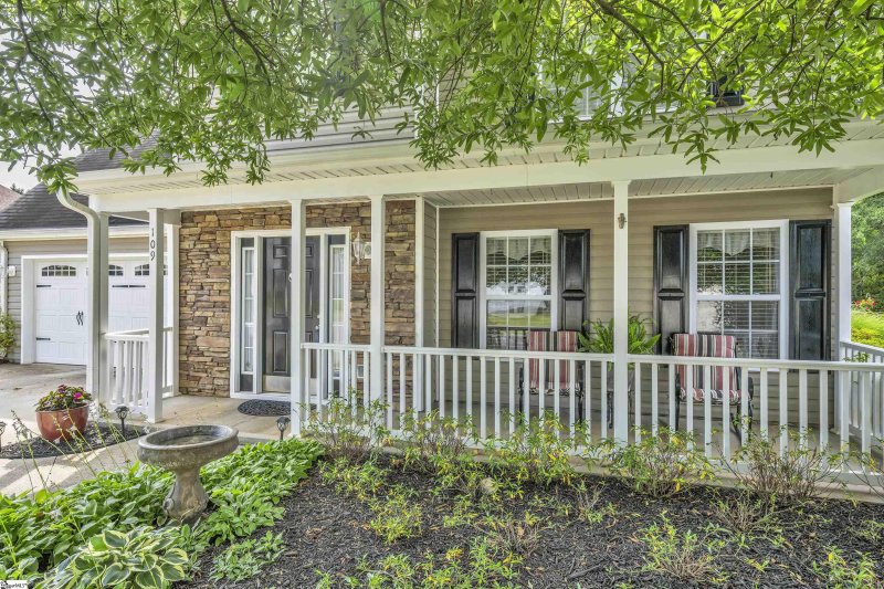 Property image 3 at 109 Maximus Drive, Greer, SC 29651