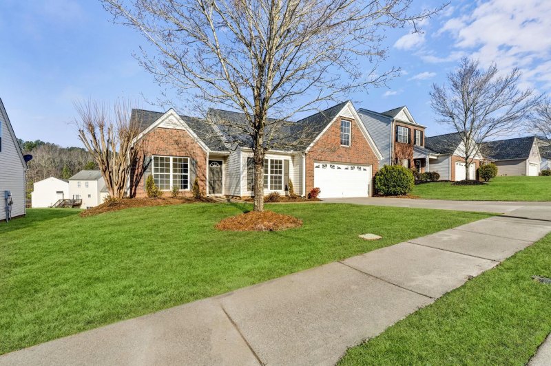 Property image 2 at 258 Dartmoor Drive, Spartanburg, SC 29301