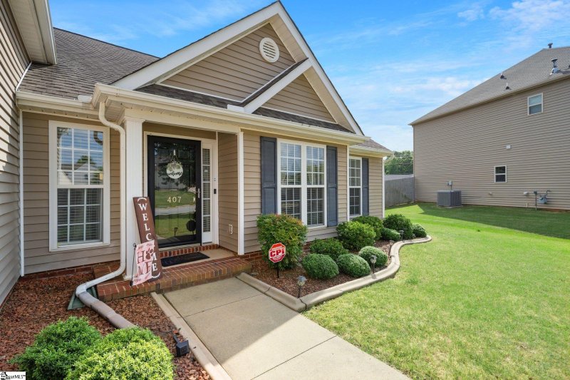 Property image 3 at 407 Plamondon Drive, Simpsonville, SC 29680