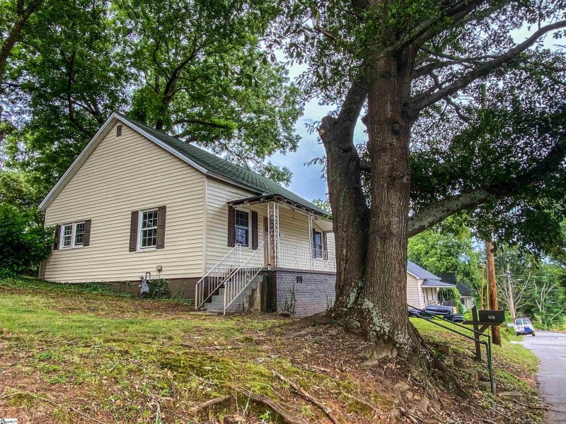 Property image 4 at 201 S Ninth Street, Easley, SC 29640