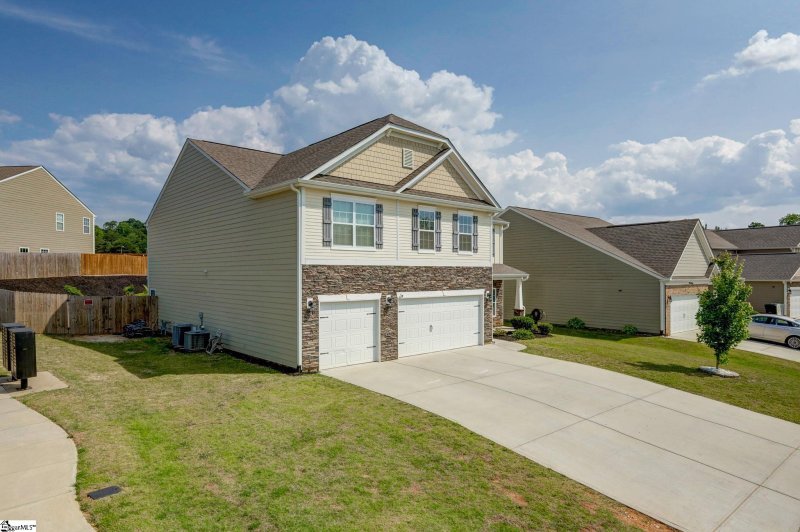 201 Hartwood Lake Lane