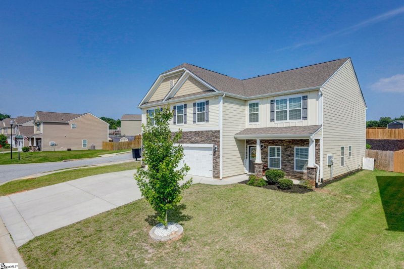 Property image 2 at 201 Hartwood Lake Lane, Greer, SC 29650