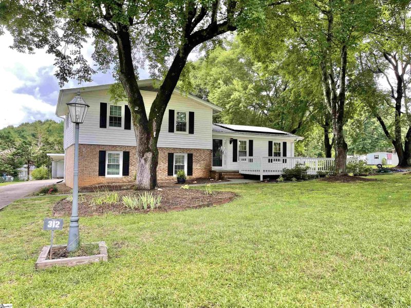 Property image 2 at 312 Lakeview Drive, Liberty, SC 29657