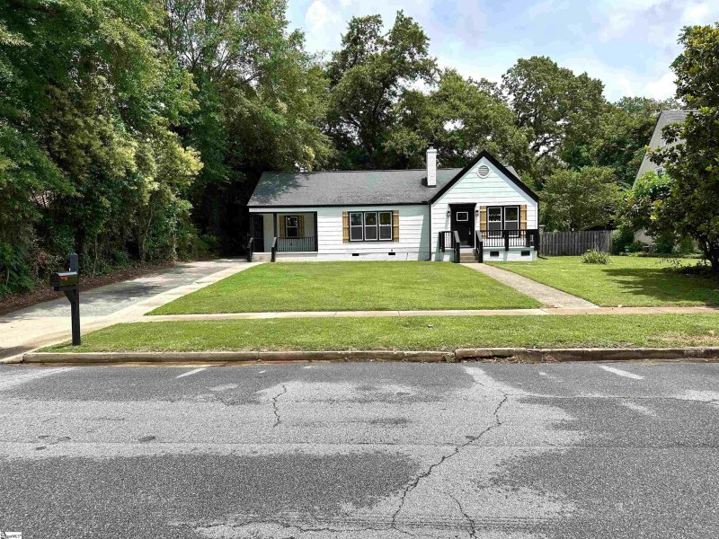 Property image 2 at 127 E Victoria Road, Spartanburg, SC 29301