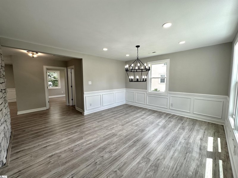 Property image 4 at 127 E Victoria Road, Spartanburg, SC 29301