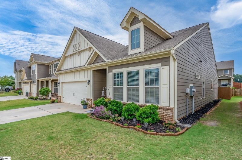 Property image 3 at 614 Troutdale Lane, Simpsonville, SC 29680