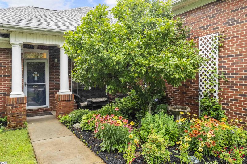 Property image 3 at 401 Clydesdale Drive, Simpsonville, SC 29681