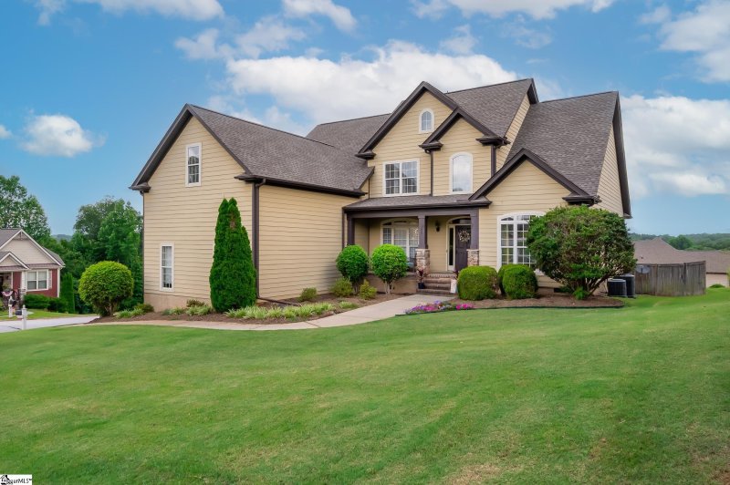 Property image 3 at 300 Castle Creek Drive, Greer, SC 29651-2106
