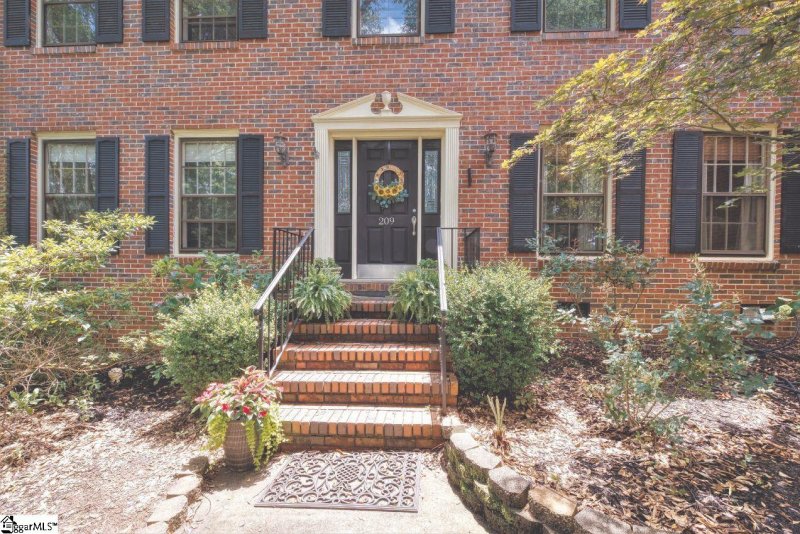 Property image 3 at 209 Oakwood Court, Greenville, SC 29607