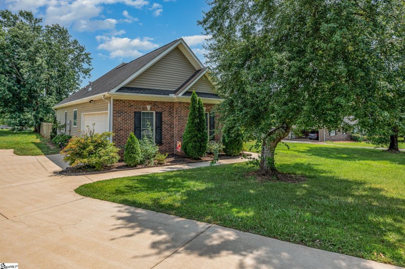 Property image 2 at 108 Stonegate Court, Easley, SC 29642