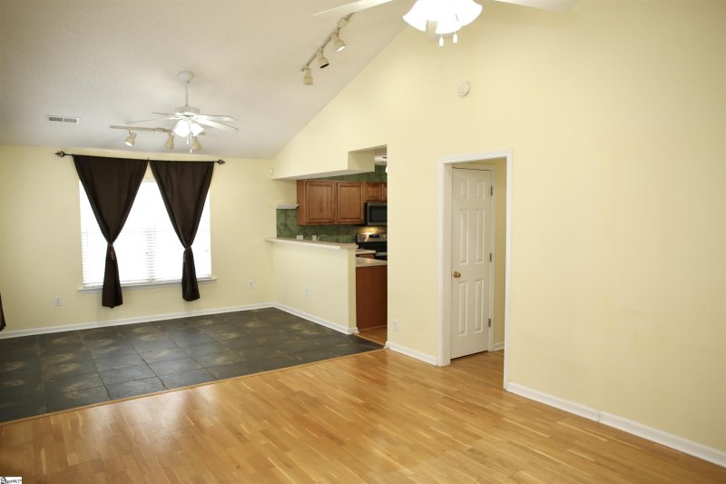 Property image 4 at 5 Perthwood Place, Greenville, SC 29617