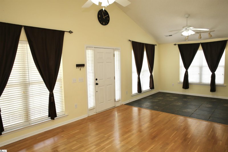 Property image 5 at 5 Perthwood Place, Greenville, SC 29617