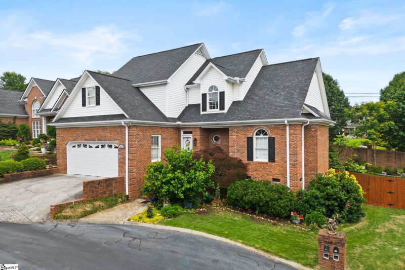 Property image 2 at 311 Greenview Circle, Greenville, SC 29609