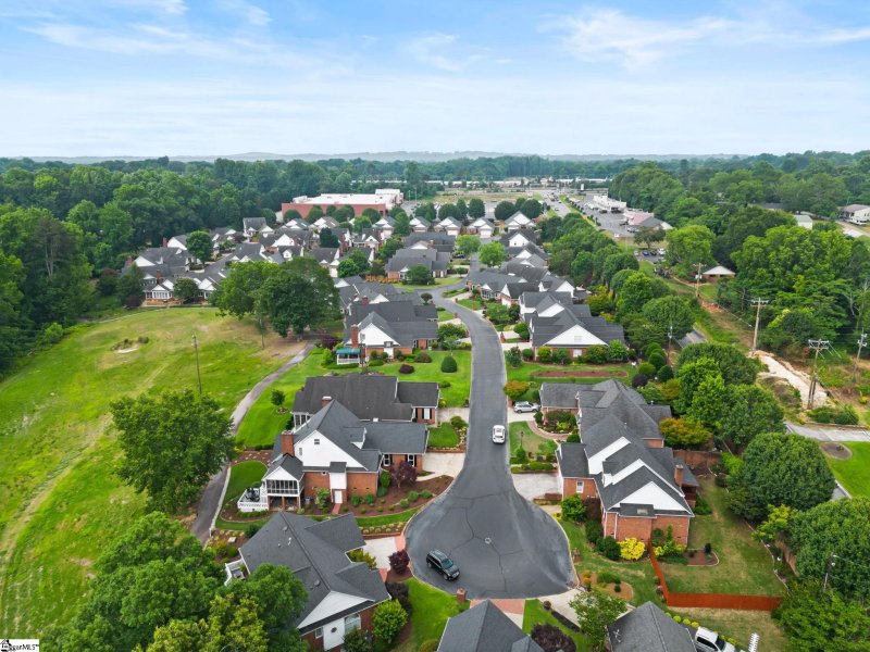 Property image 4 at 311 Greenview Circle, Greenville, SC 29609