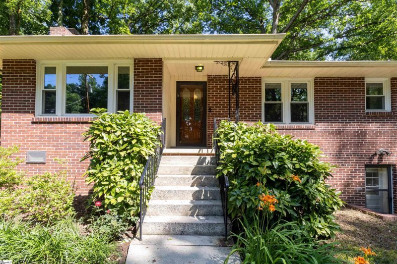 Property image 2 at 5 Yorkshire Drive, Greenville, SC 29615