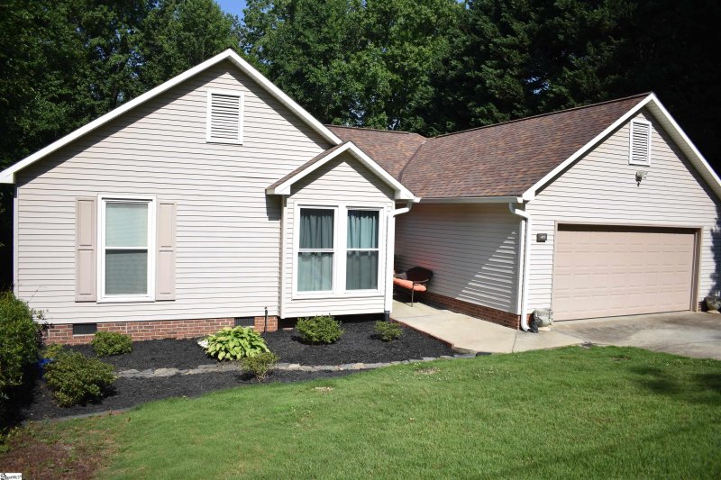 Property image 2 at 415 Bent Creek Drive, Greer, SC 29650