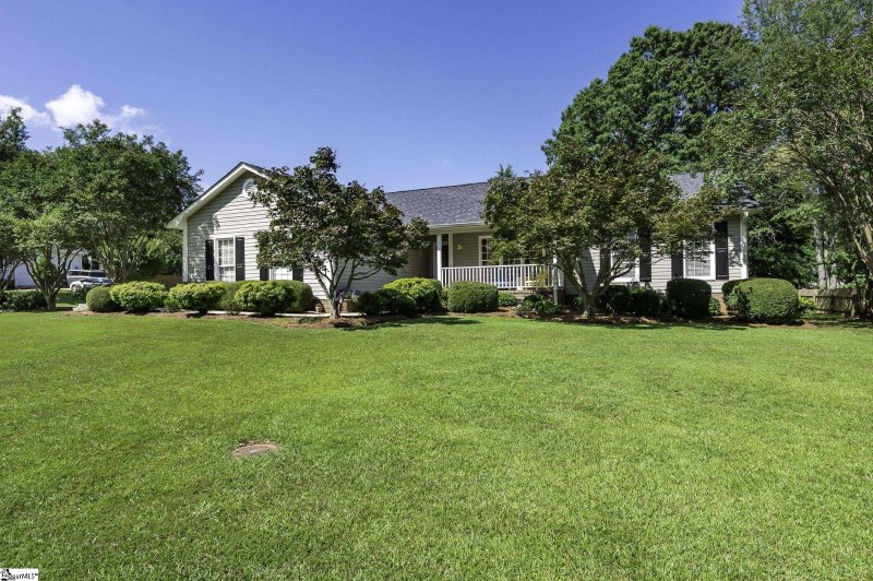 Property image 2 at 8 McBee Chapel Road, Mauldin, SC 29662