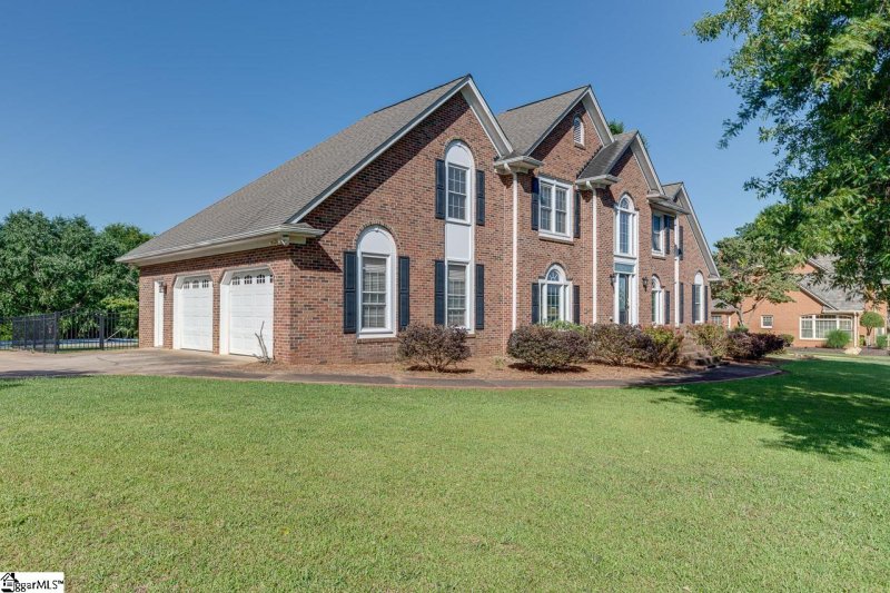 Property image 2 at 101 Rubiwood Circle, Greer, SC 29651
