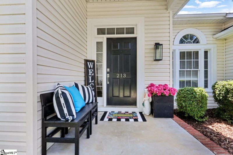 Property image 2 at 213 W Poplar Ridge Drive, Duncan, SC 29334