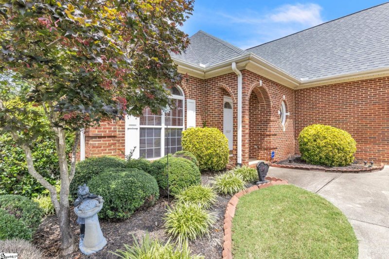 Property image 3 at 100 Banbury Circle, Simpsonville, SC 29681