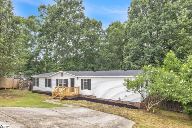 Property image 2 at 409 Walnut Crest Court, Fountain Inn, SC 29644