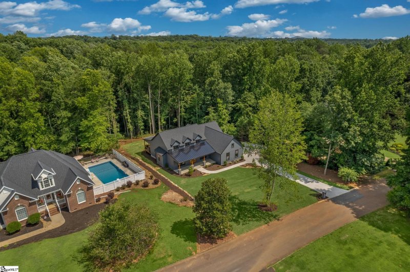 Property image 2 at 124 Bentwood Lane, Pickens, SC 29671