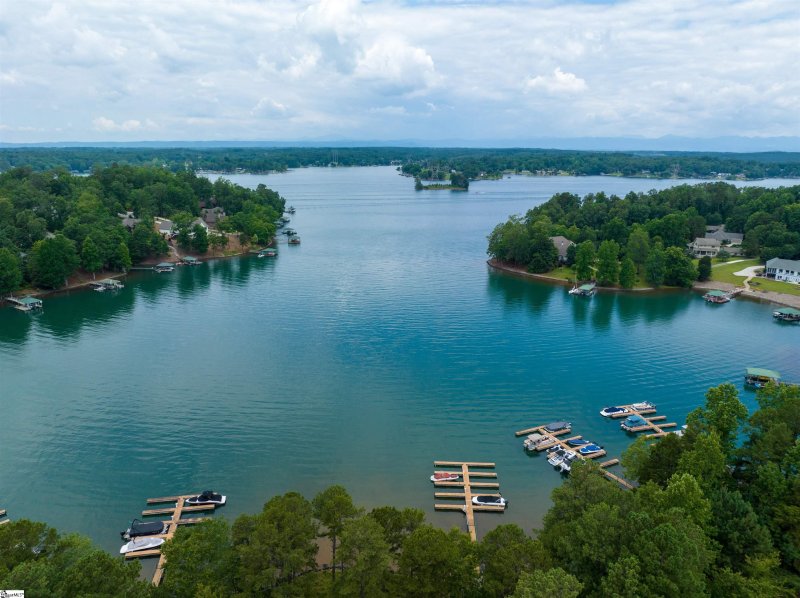 Property image 3 at 145 Westlake Drive, Seneca, SC 29672