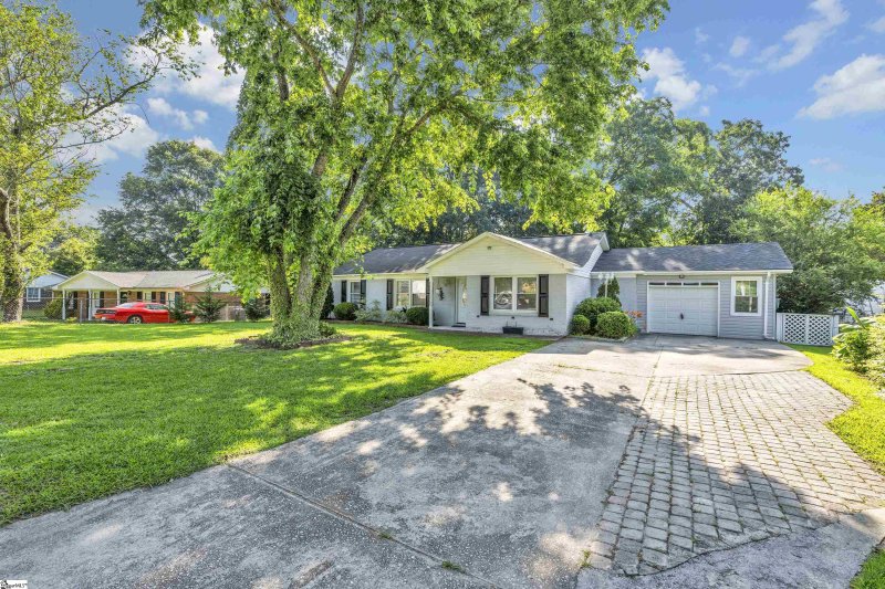 Property image 2 at 205 Osmond Drive, Taylors, SC 29687