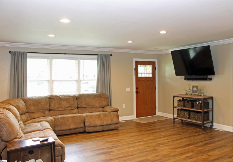 Property image 2 at 106 Willenhall Lane, Greenville, SC 29611