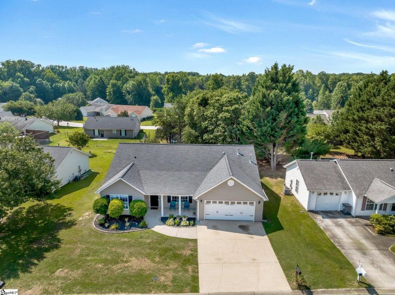 Property image 3 at 16 Fishing Run Court, Taylors, SC 29687