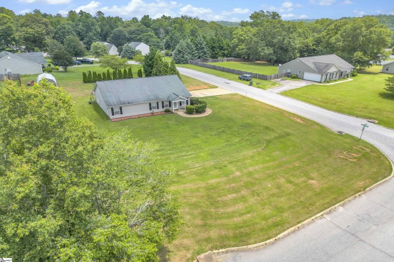 Property image 2 at 121 Redcoat Court, Simpsonville, SC 29680