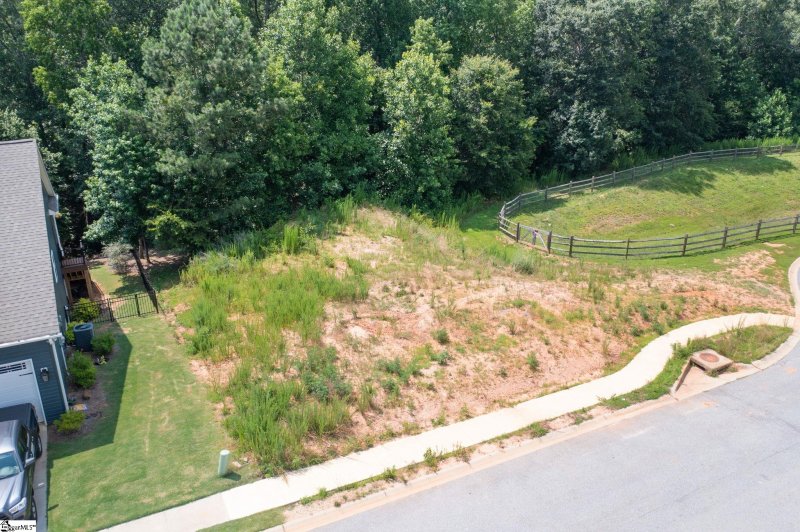 Property image 3 at 329 Brenleigh Court, Simpsonville, SC 29680