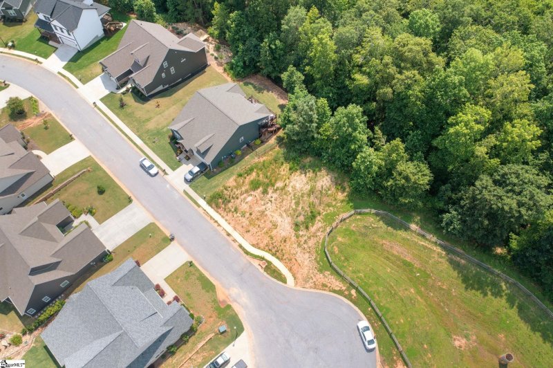 Property image 5 at 329 Brenleigh Court, Simpsonville, SC 29680