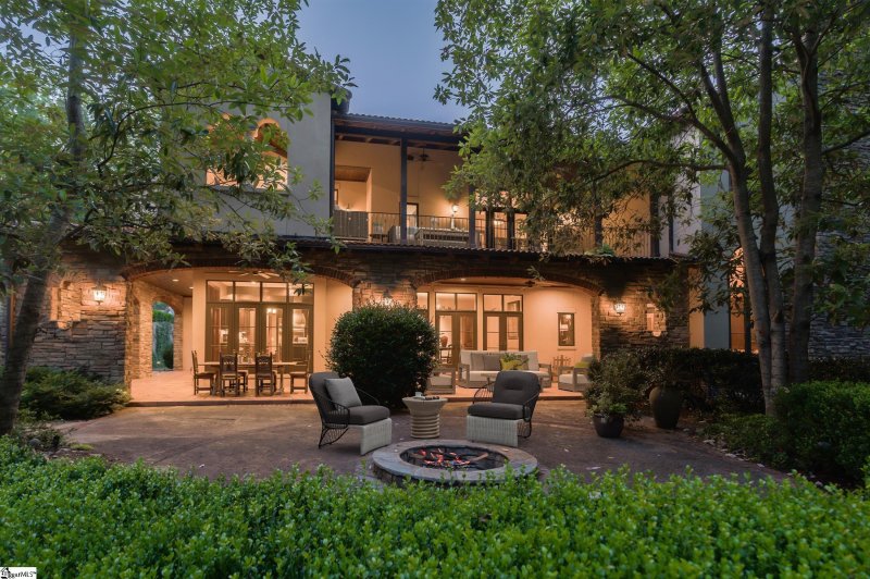 Property image 2 at 20 Babbs Hollow Road, Greenville, SC 29607