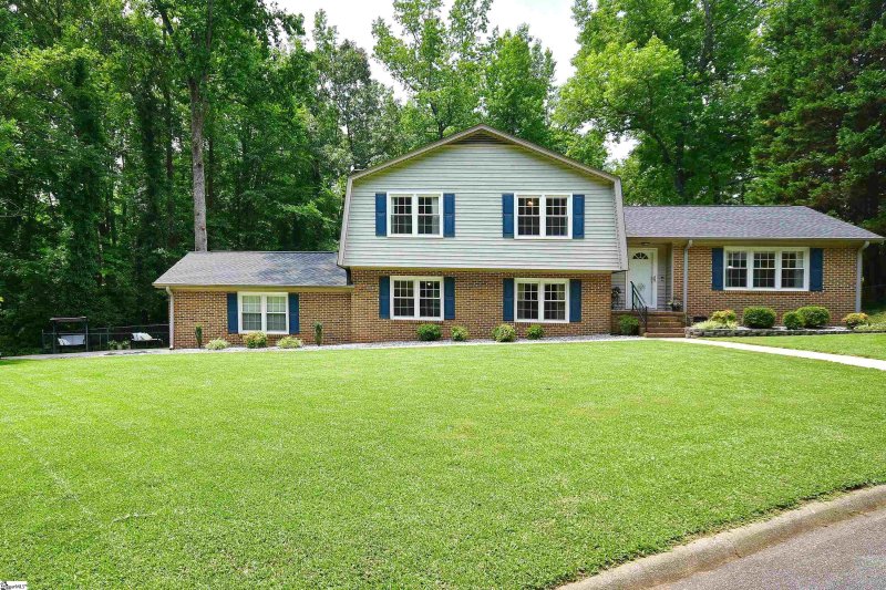 Property image 2 at 17 Burlwood Court, Taylors, SC 29687