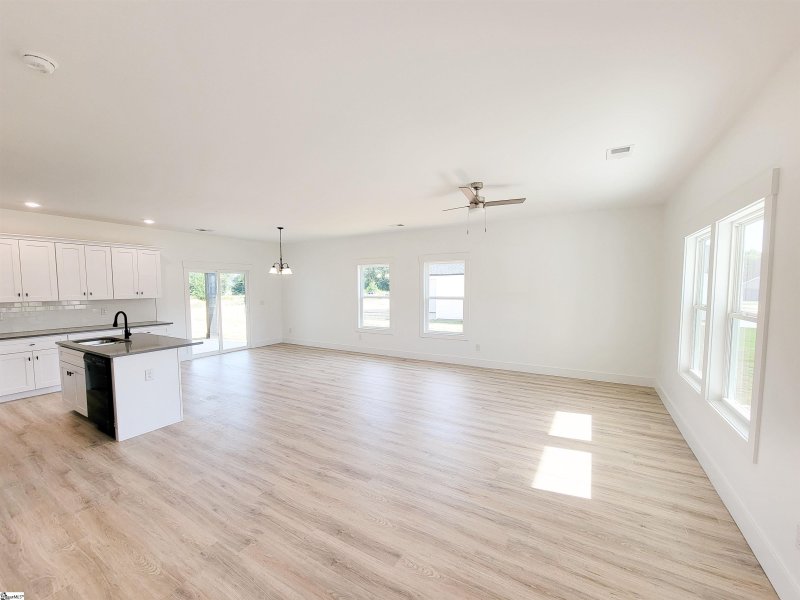 Property image 2 at 207 Essex Drive, Clinton, SC 29325