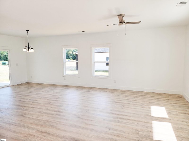 Property image 3 at 207 Essex Drive, Clinton, SC 29325