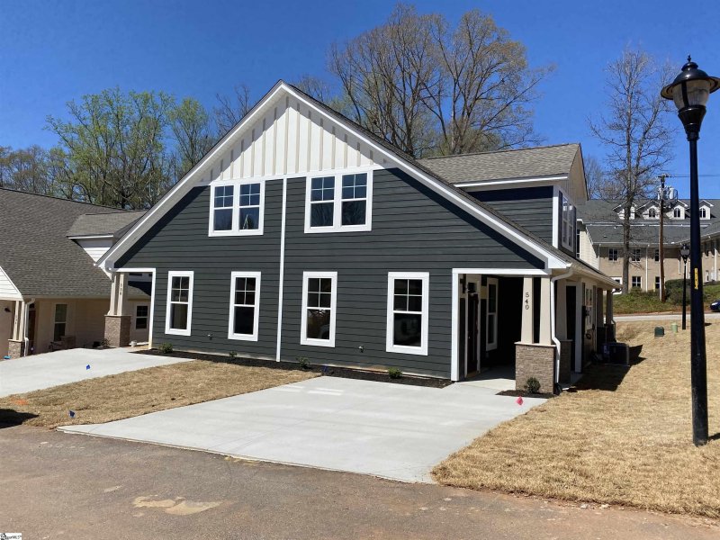 Property image 2 at 540 Twin Lake Road, Greenville, SC 29609