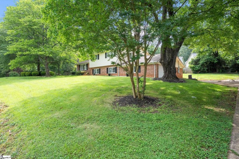 Property image 2 at 101 Woodburn Drive, Taylors, SC 29687
