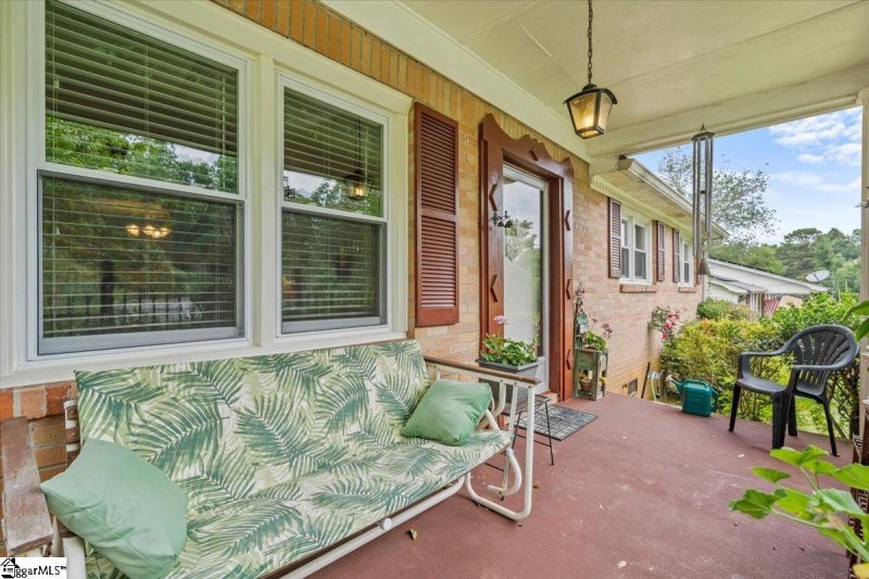 Property image 2 at 18 Fairford Circle, Taylors, SC 29687