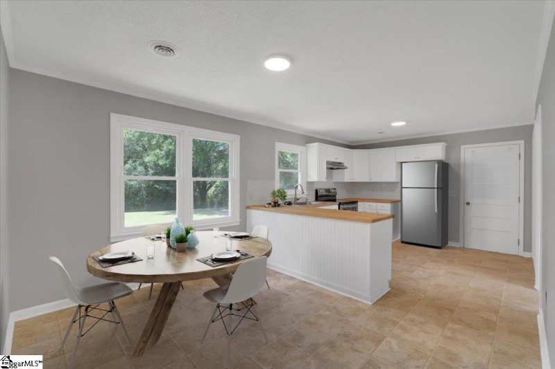 Property image 5 at 305 Lynchburg Drive, Greenville, SC 29617-1008