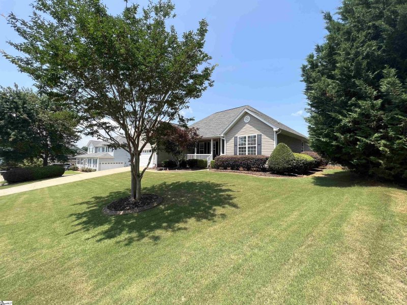 Property image 2 at 10 Perkins Court, Greer, SC 29651